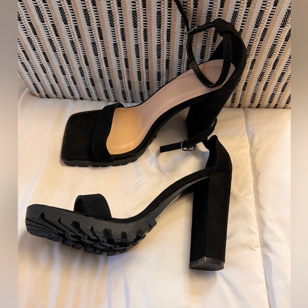 square toe non slip heels 🖤